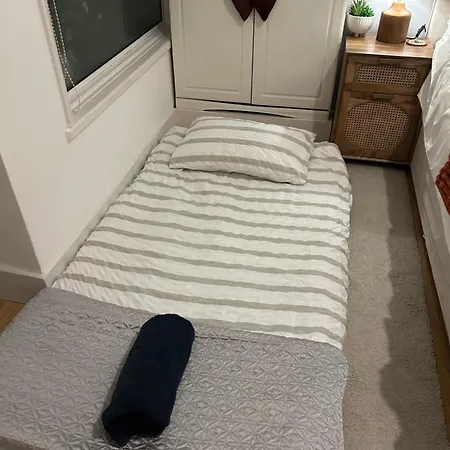 Zone 2, Private, Cosy Near Canary Wharf London