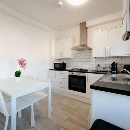 Manor Park To Guest house London