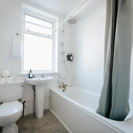 Manor Park To Guest house London