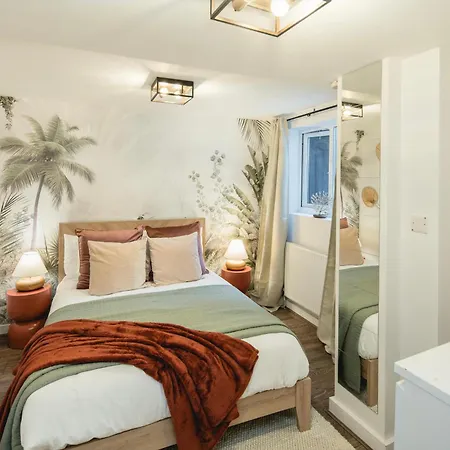 Flat Near By Kensington Olympia Exhibition-2 Bedroom *