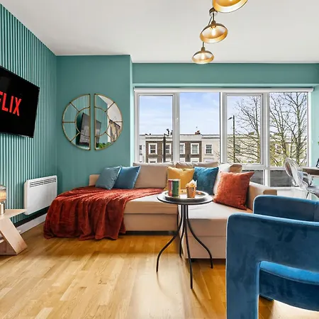 Apartment Dapper In Bustling Holloway, Islington By Gold London