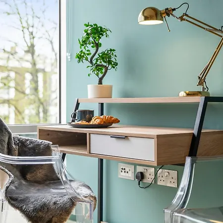 Dapper In Bustling Holloway, Islington By Gold Apartment London
