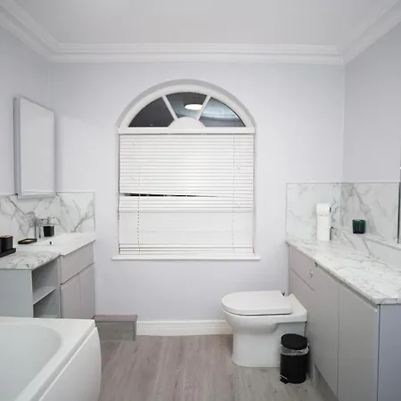 Buckingham Palace 4br 3ba House Holiday home *