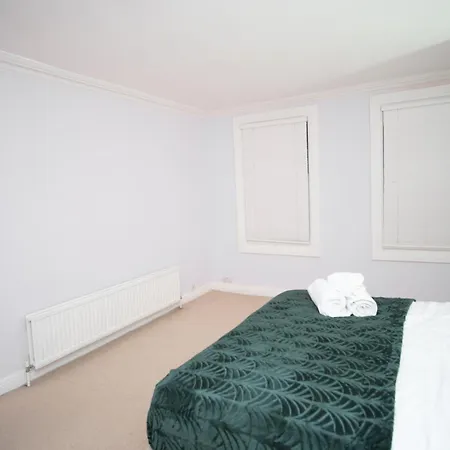 Buckingham Palace 4br 3ba House Holiday home London