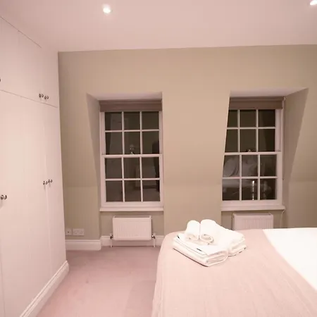 Buckingham Palace 4br 3ba House London