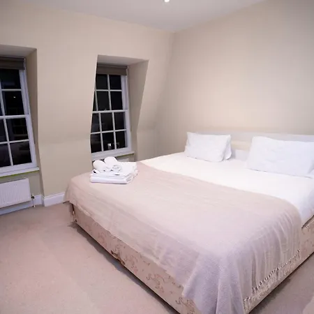Buckingham Palace 4br 3ba House Holiday home