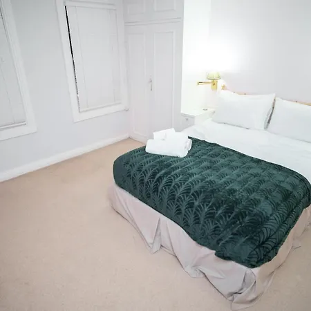 Buckingham Palace 4br 3ba House *