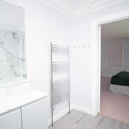 Buckingham Palace 4br 3ba House * London