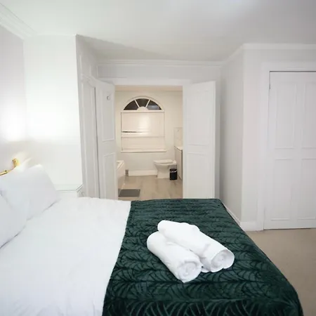 Buckingham Palace 4br 3ba House Holiday home *