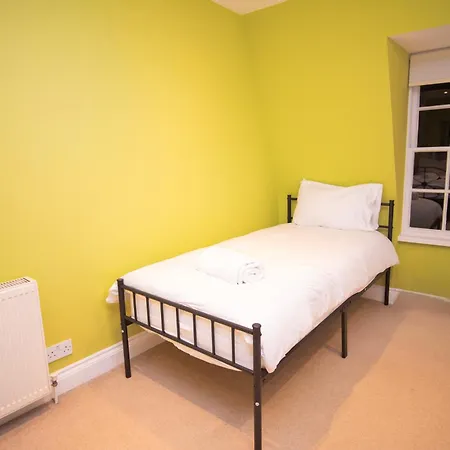 Buckingham Palace 4br 3ba House *