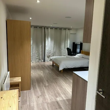 Studio Apartment * Edgware