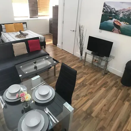 Lovely In 3rd Fl 3ppl Long And Short * London