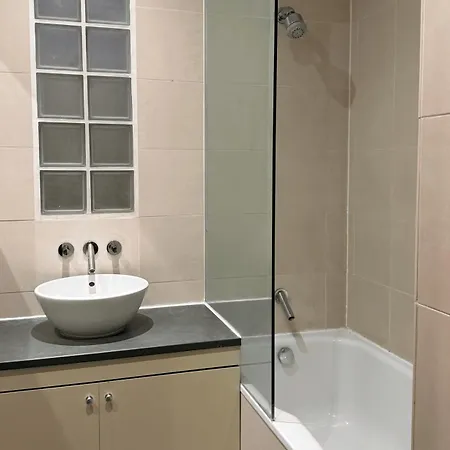 Spacious 3br In Heart Of Wimbledon 公寓 伦敦