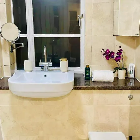 Contractors - Long - Parking And Wifi * London