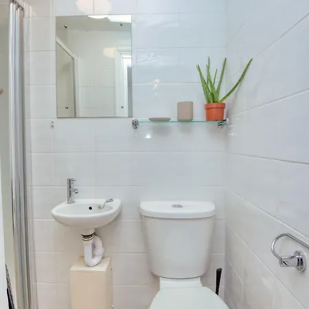 Westbourne Grove Apartment