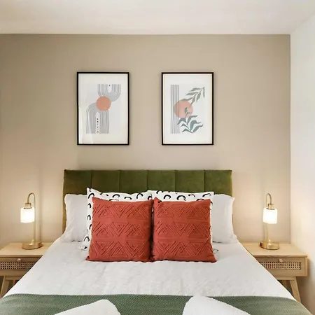 Cozy 2 Bed House Near Excel, The O2, Canary Wharf Nyaraló London