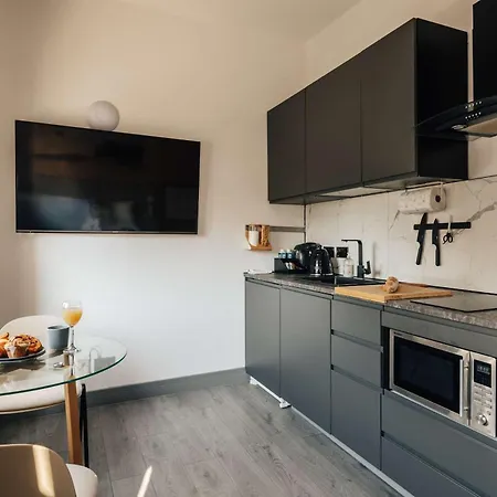 4 - Cosy In The Heart Of Earls Court