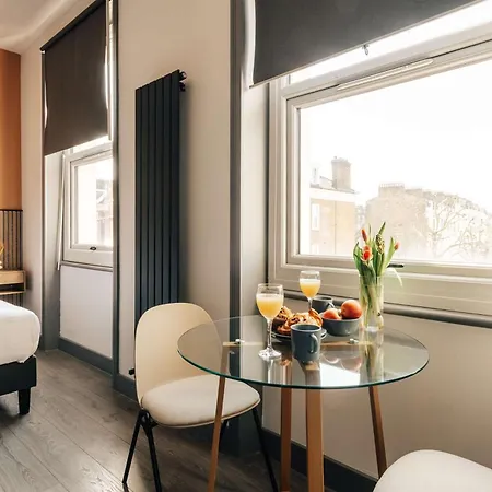 4 - Cosy In The Heart Of Earls Court Holiday home London