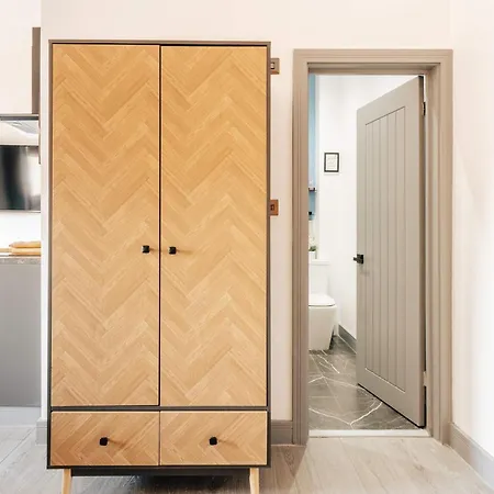 4 - Cosy In The Heart Of Earls Court *