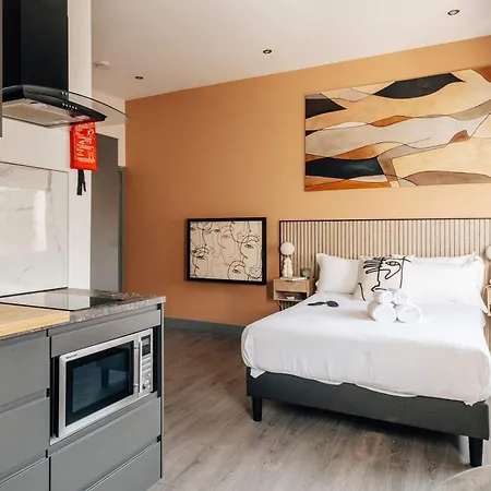 4 - Cosy In The Heart Of Earls Court
