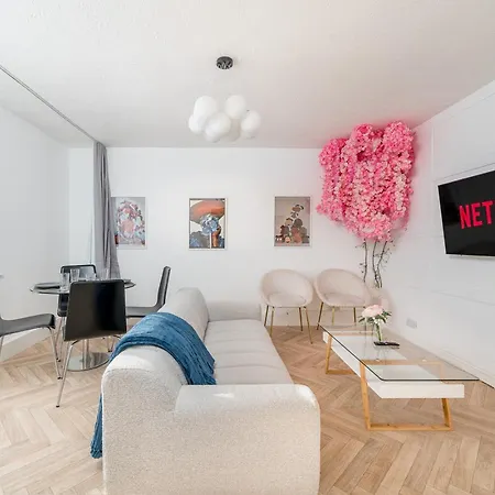 Stylish 3 Bed With Gardens Fast Transport Links Dom wakacyjny