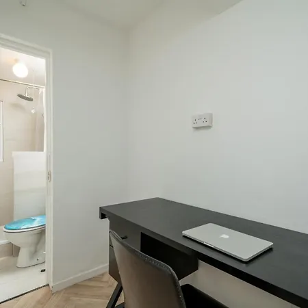 Stylish 3 Bed With Gardens Fast Transport Links Dom wakacyjny