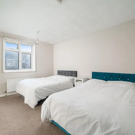 Stylish 3 Bed With Gardens Fast Transport Links Dom wakacyjny *