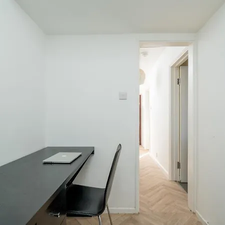 Stylish 3 Bed With Gardens Fast Transport Links Dom wakacyjny Londyn