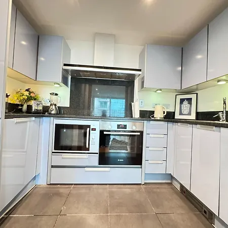 River View Eye Vauxhall 2 Bedroom London
