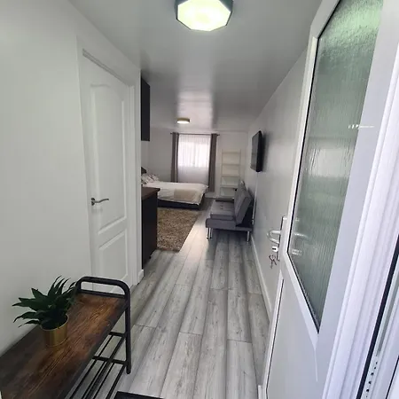 Garden Self Contained In Apartment