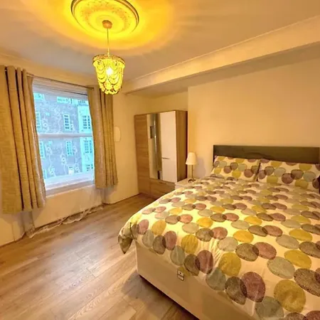 Entire 2-bedroom Flat Close To Hyde Park, Paddington Station, Bayswater And Queensway Station * London