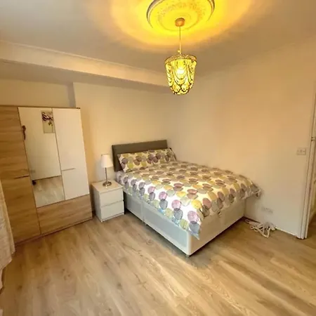 Entire 2-bedroom Flat Close To Hyde Park, Paddington Station, Bayswater And Queensway Station Apartment London