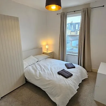 Holiday home Beautiful 4 Bedroom House With Separate Office & Garden