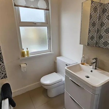 Holiday home Beautiful 4 Bedroom House With Separate Office & Garden London