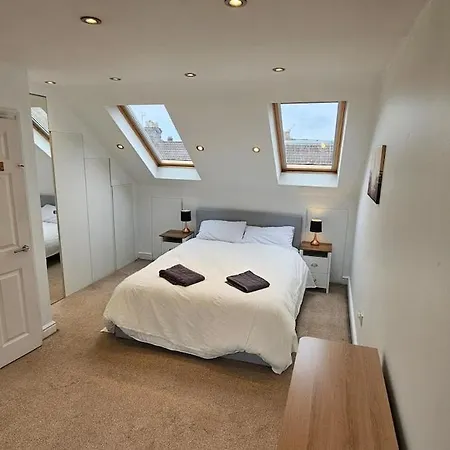 Holiday home Beautiful 4 Bedroom House With Separate Office & Garden