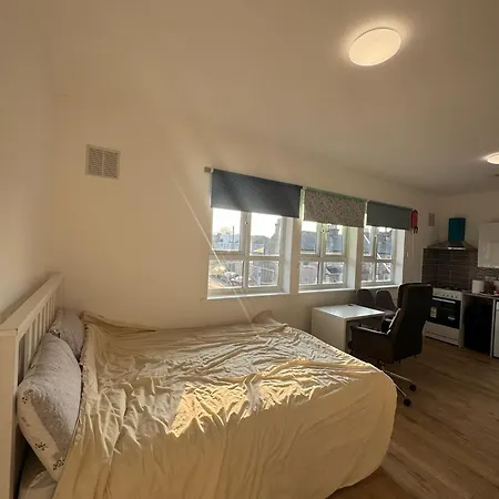 Captain Flat Bed And Free Pizza * Eltham
