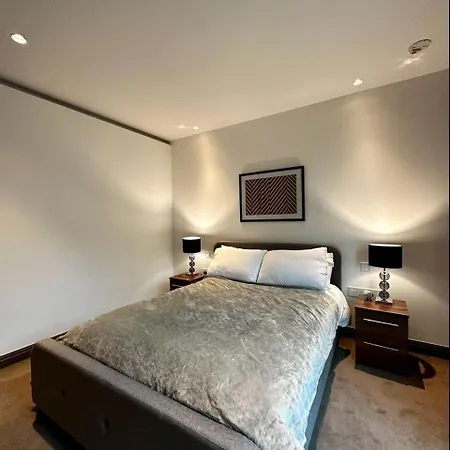Iconic Luxury 2 Bed 2 Bath Apartamento *