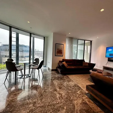 Iconic Luxury 2 Bed 2 Bath Apartamento *