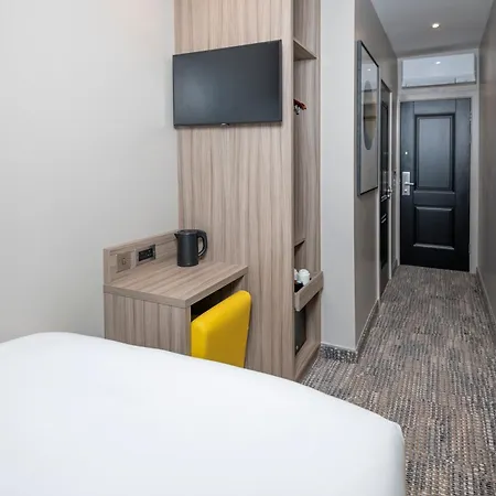 Brit Earls Court Hotel