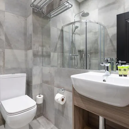 Brit Earls Court 3* London