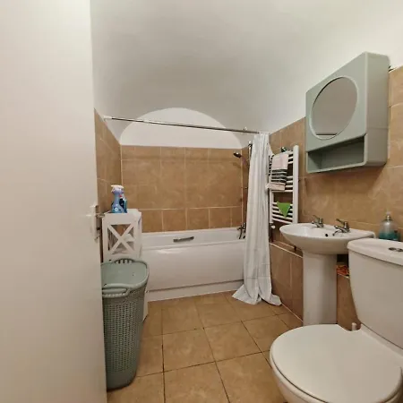Cozy Flat Near Hyde Park Apartment *