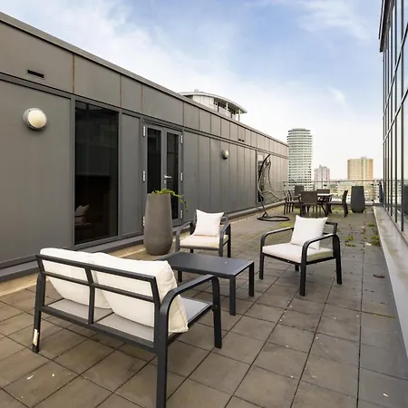 The Riverside - 3bdr With Balcony Apartment *