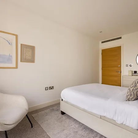 Apartment The Riverside - 3bdr With Balcony London