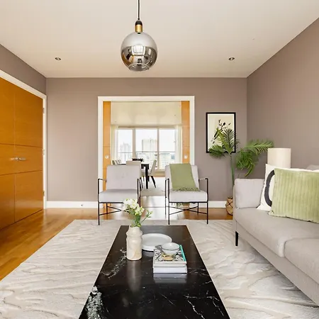 Apartment The Riverside - 3bdr With Balcony London