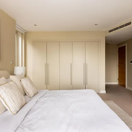 The Riverside - 3bdr With Balcony Apartment London