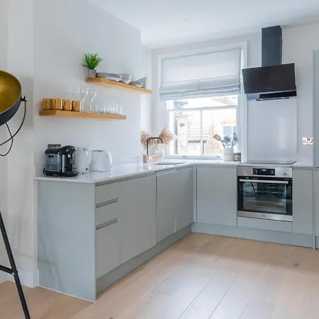 Fulham Light - 2 Bedroom *