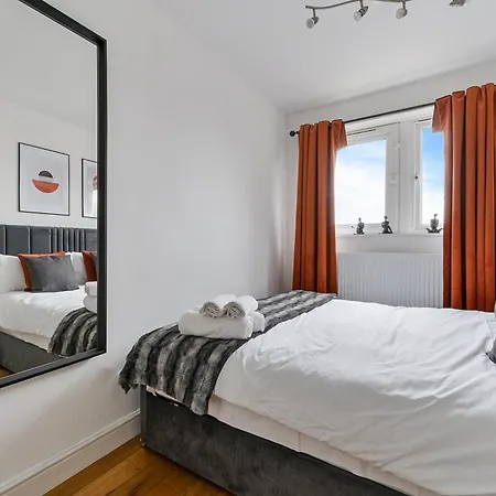Apartment 2 Bed 2 Bath In Camden Sleeps 8 *