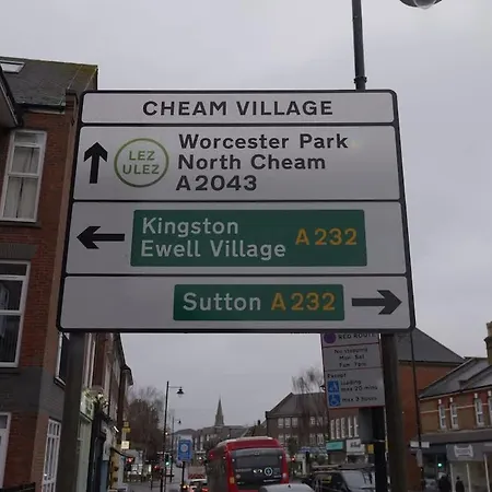 Modern London Village 2-bed Flat In Just 40 Mins To London * Cheam