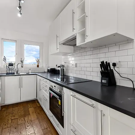 Apartment 2 Bed 2 Bath In Camden Sleeps 8 *