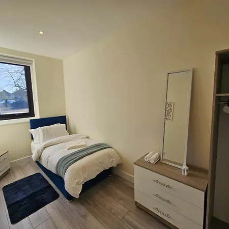 Modern London Village 2-bed Flat In Just 40 Mins To London Cheam
